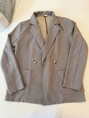Hem and Thread brown houndstooth blazer